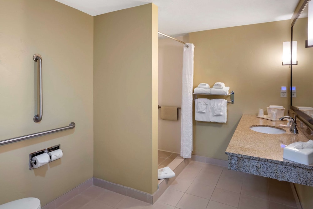 Suite, 1 King Bed with Sofa bed, Accessible, Non Smoking (Upper floor) - Photo 4
