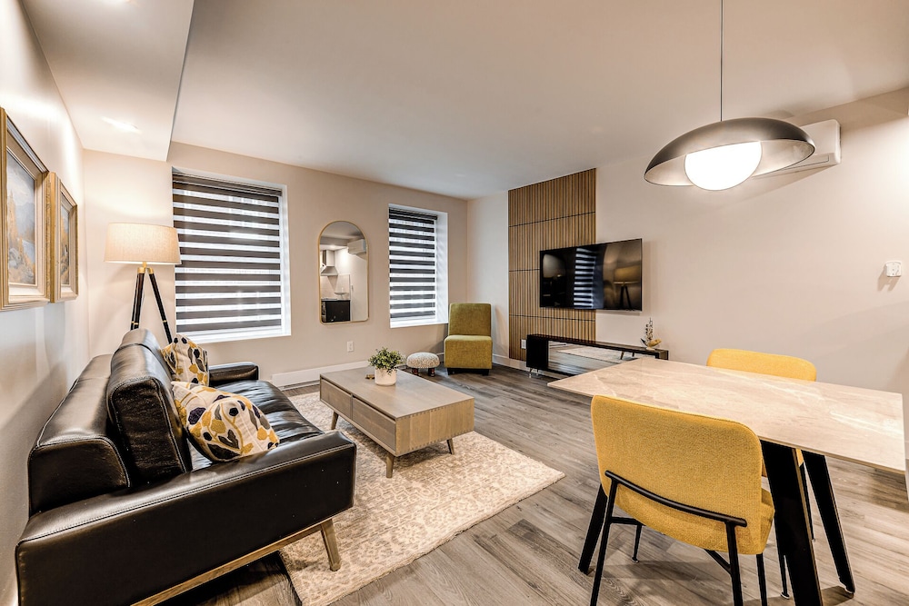 Apartment, 1 King Bed, Kitchen (306)