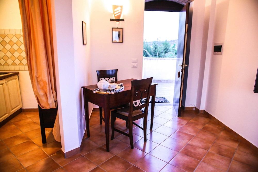 Apartment, 2 Bedrooms, Terrace photo 2