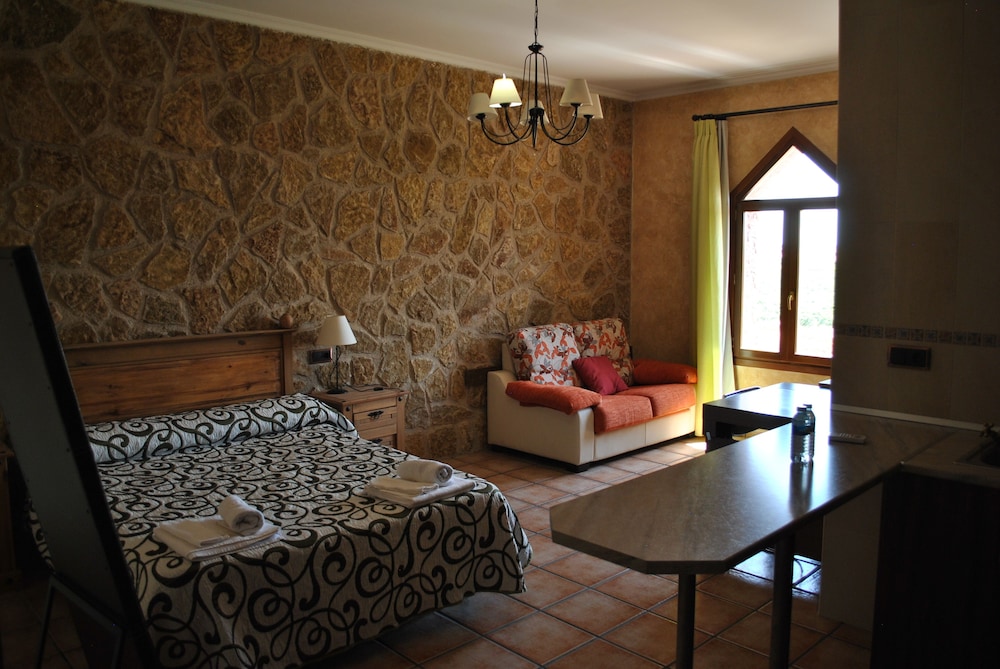 Superior Double Room, 1 Double Or 2 Twin Beds photo 3