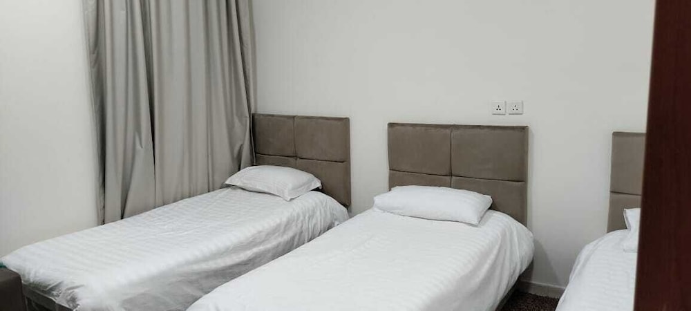 Economy Triple Room, 3 Twin Beds photo 3