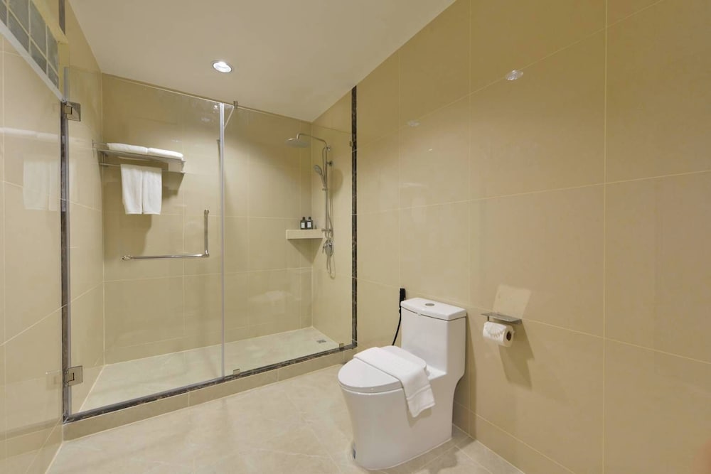 Executive Room - Photo 8