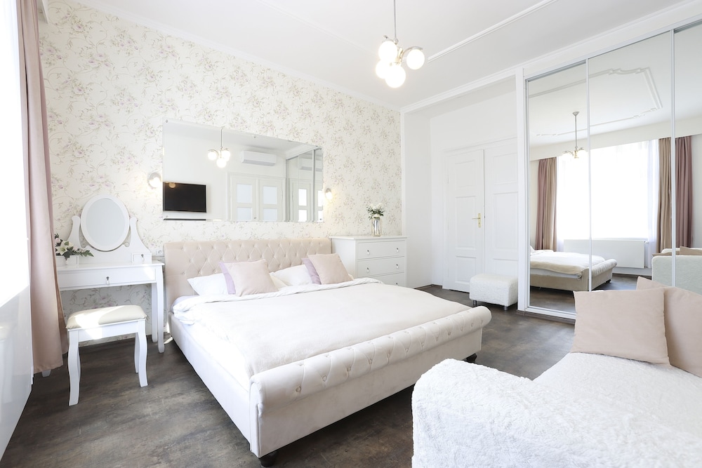 Premium Apartment, Balcony (Luxury Bathroom and Castle View) photo 3