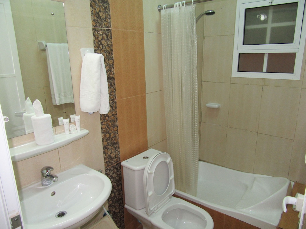 Deluxe Studio Suite, City View photo 3