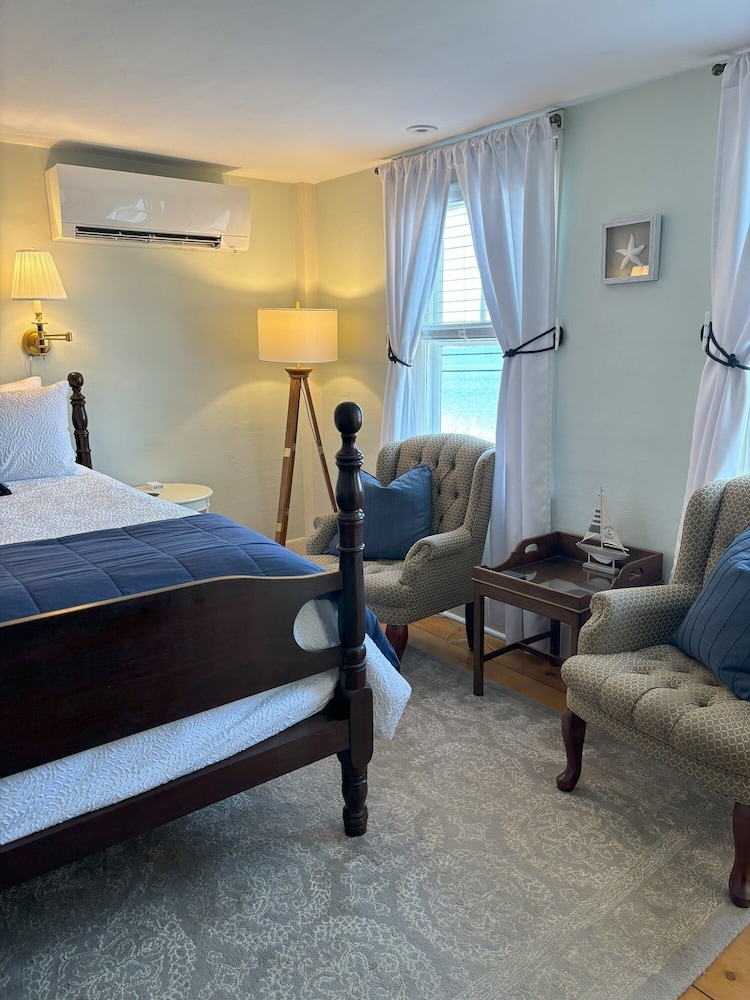 Room, 1 King Bed, Bay View (Harbormaster's Quarters) photo 1