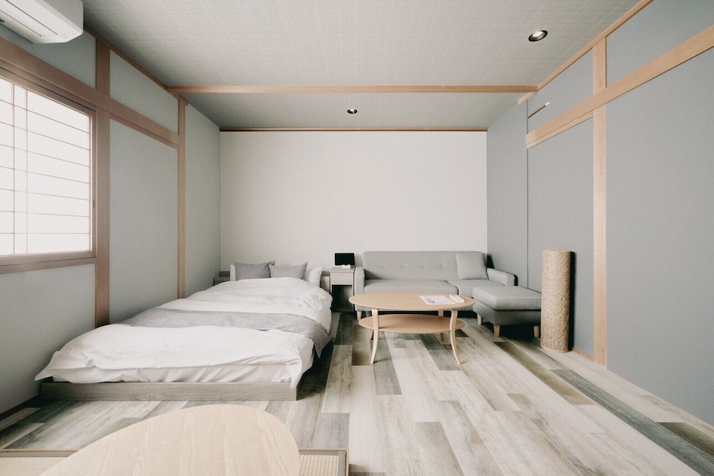 Superior Double Room, Non Smoking, Shared Bathroom - Photo 3