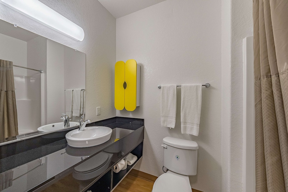 Deluxe Suite, 2 Queen Beds, Non Smoking, Kitchenette - Photo 18