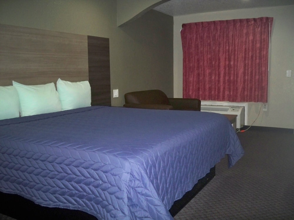 Standard Room, 1 King Bed - Photo 10