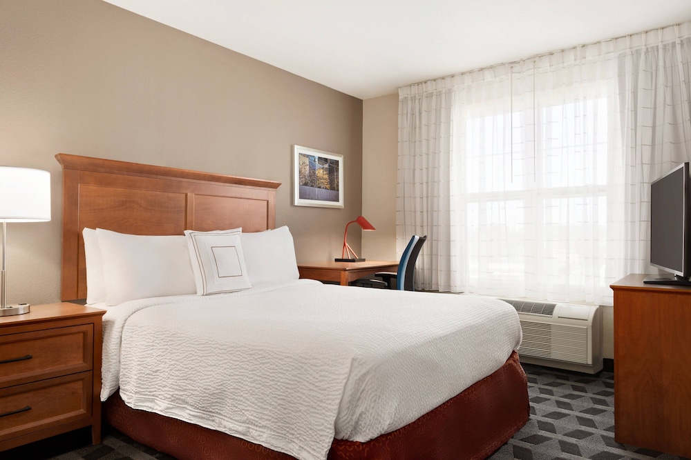 Suite, 2 Bedrooms, Corner (Hearing Accessible) photo 2