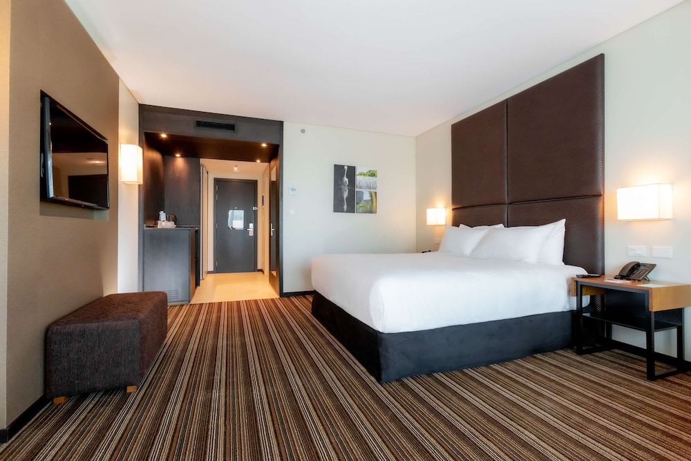 Executive Room, 1 King Bed, Allergy Friendly, City View photo 2