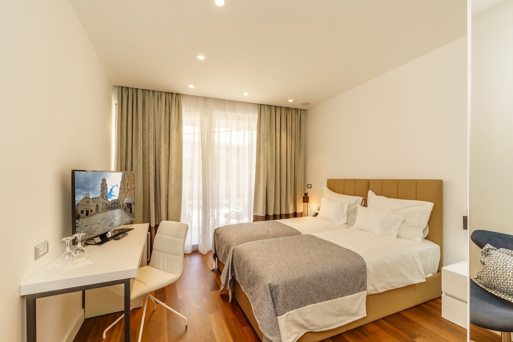 Superior Twin Room, Pool Access, Garden Area