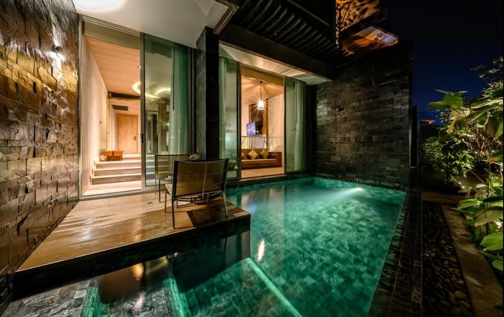 Pool Suite