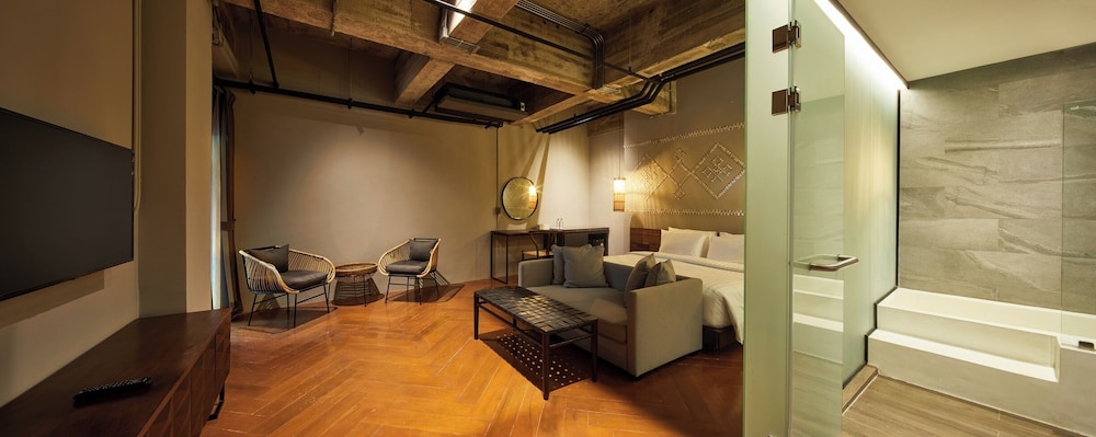 Grand Deluxe King Garden View - Photo 2