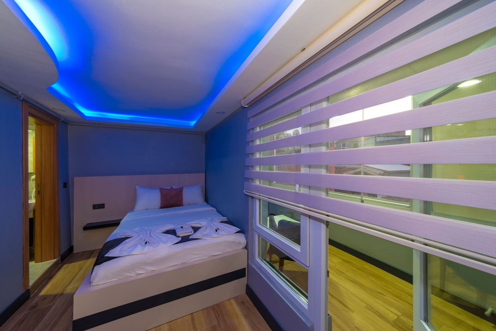 C) Suite with Terrace photo 3
