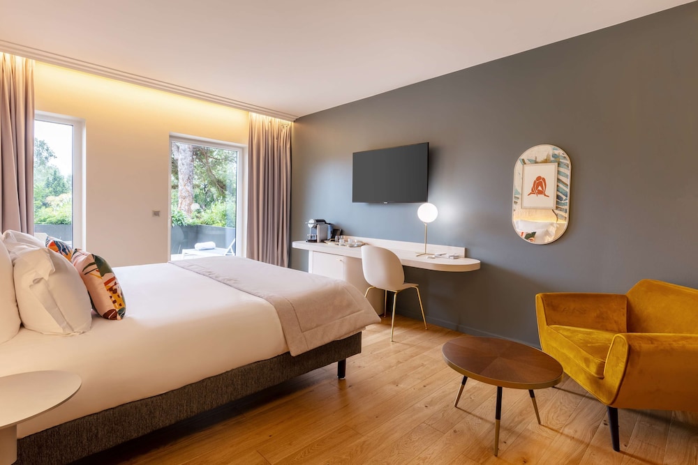 Exclusive Room, 1 King Bed, Non Smoking - Photo 1