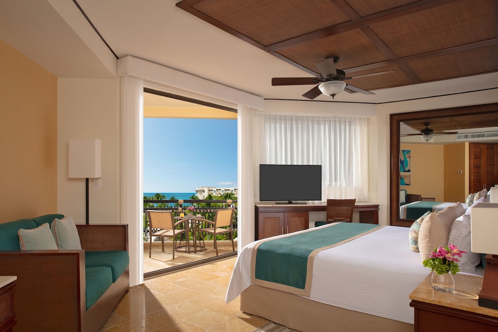 Premium Deluxe Ocean View King Bed - Photo 2