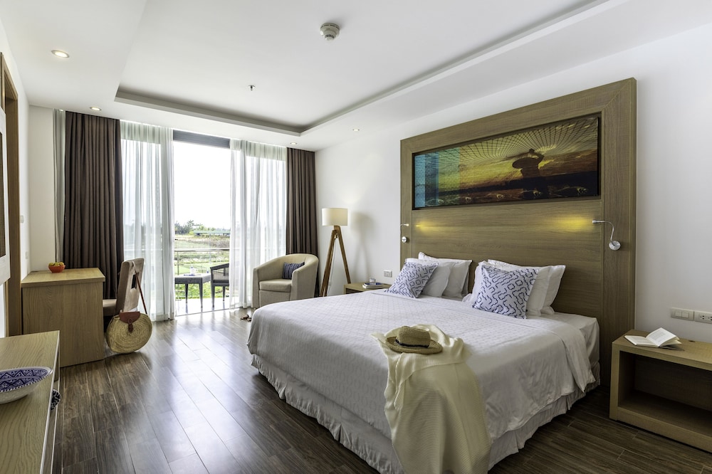 Deluxe Room, Garden View (Main Building) - Photo 1