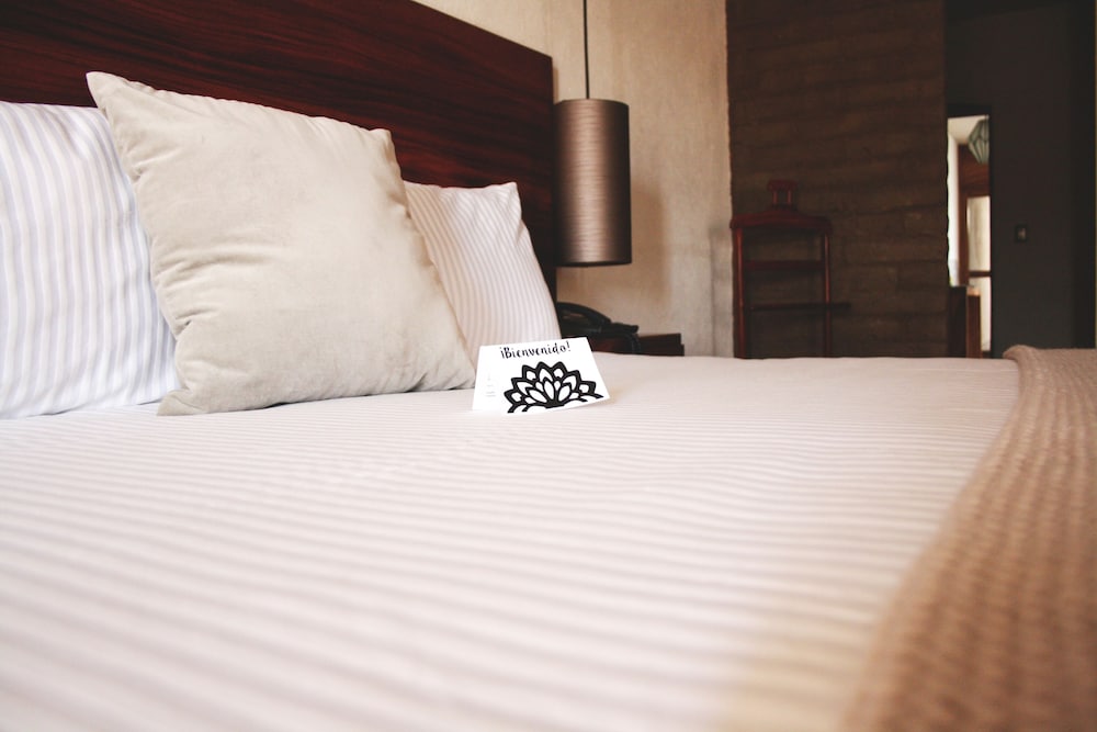 Business Suite, 1 King Bed, Non Smoking photo 2