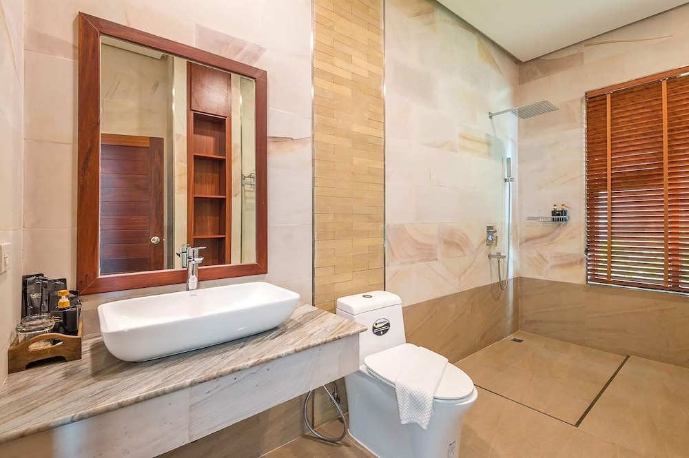 Deluxe Room with Ocean View - Photo 2
