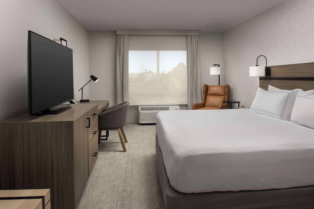 Room, 1 King Bed - Photo 2