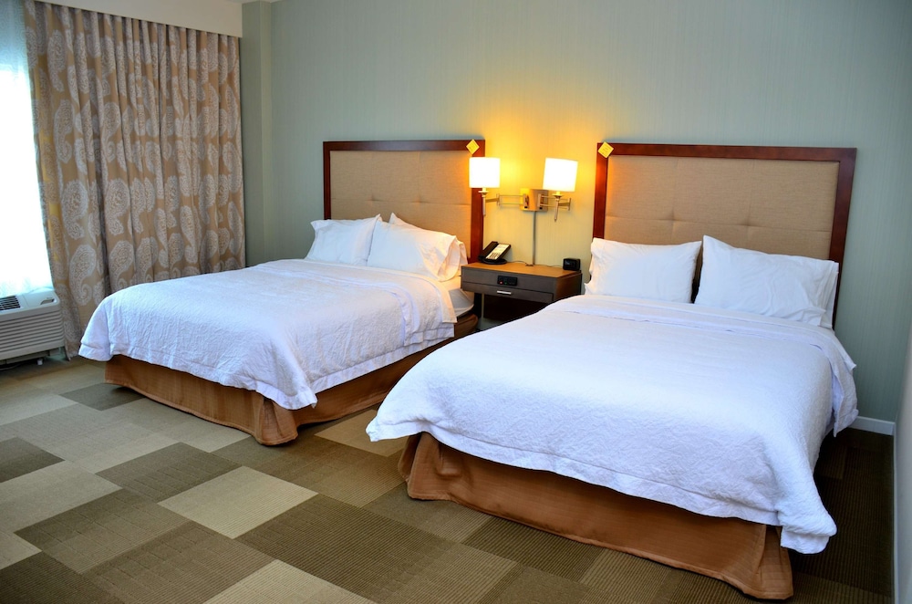 Room, 2 Queen Beds, Accessible, Bathtub (Mobility & Hearing)