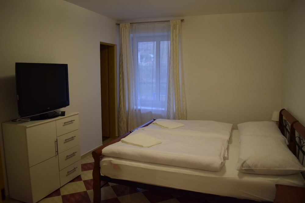 Comfort Twin Room, 1 Bedroom, River View, Ground Floor photo 2