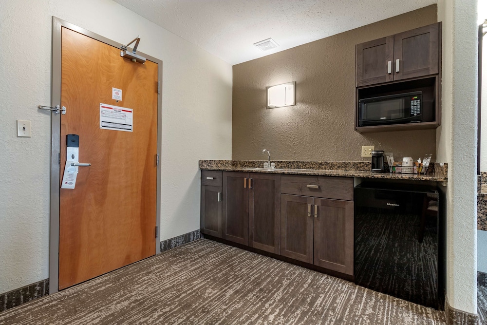 Suite, 1 King Bed, Non Smoking, Jetted Tub (with Sofabed) - Photo 3