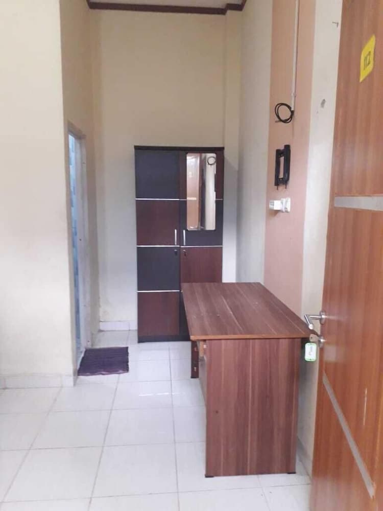 Basic Single Room, 2 Twin Beds (AC) photo 2