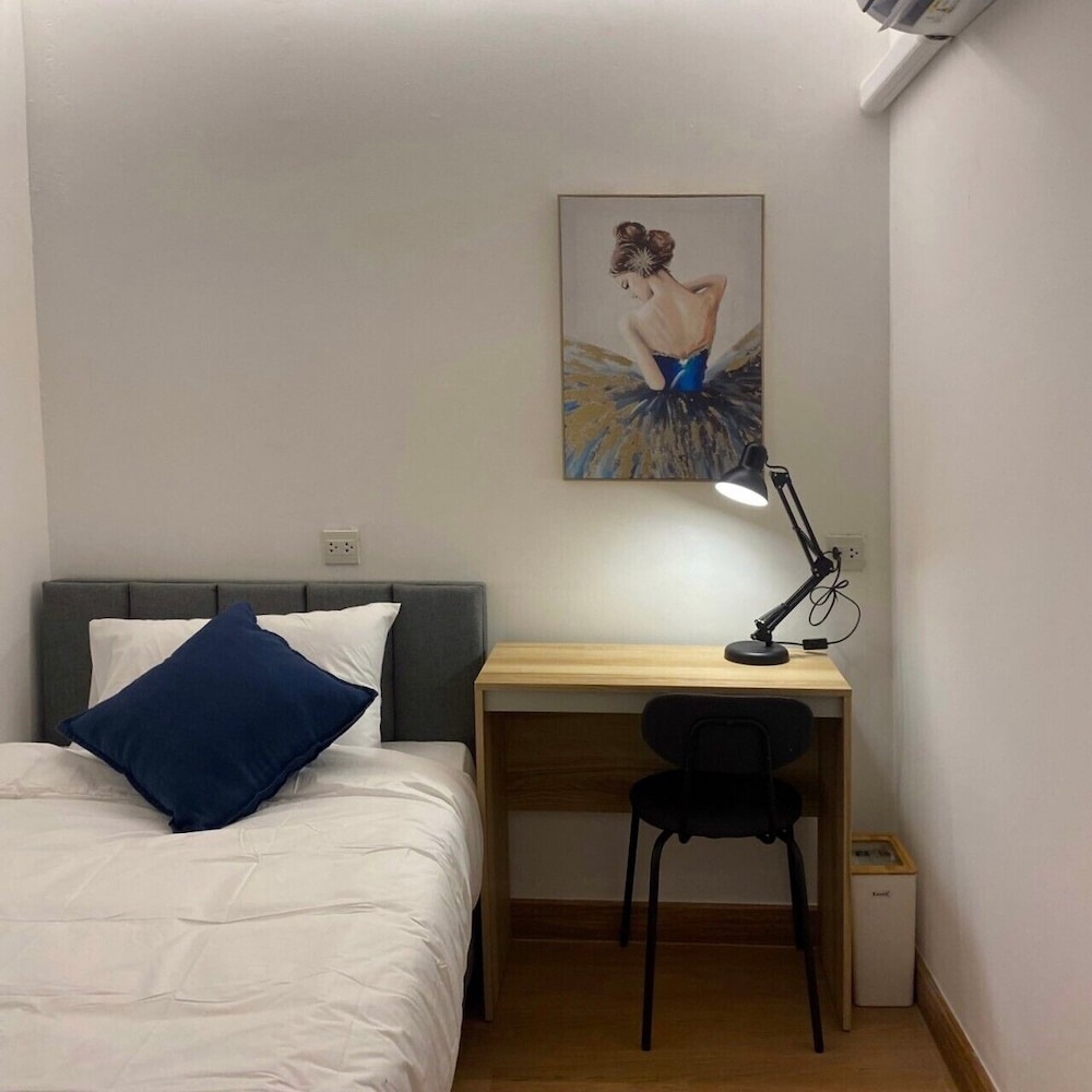 Compact Single Room photo 2