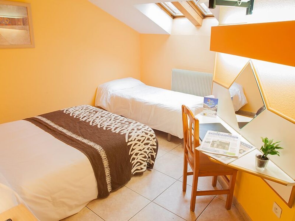 Triple Room (2 adults + 1 child) photo 1