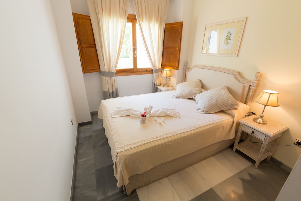 Deluxe Room, 1 Bedroom (with living room)