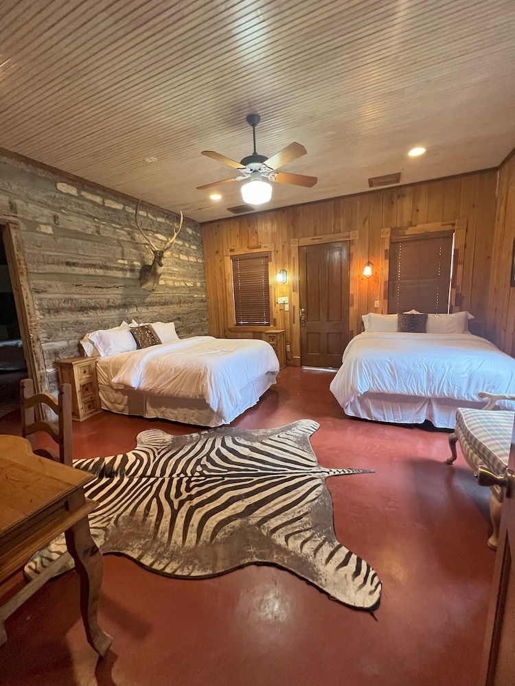 Premium Cabin, 2 Queen Beds, Garden Area photo 1