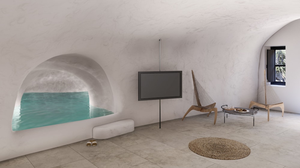 Assyrtiko Deluxe Suite with private outdoor heated pool