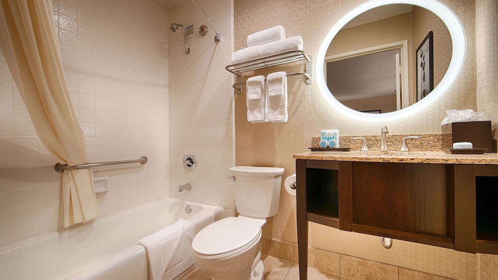 Suite, 2 Double Beds, Smoking, Refrigerator & Microwave (With Sofabed) - Photo 4