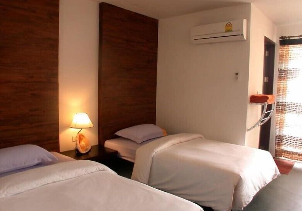 Standard Twin Room - Photo 4