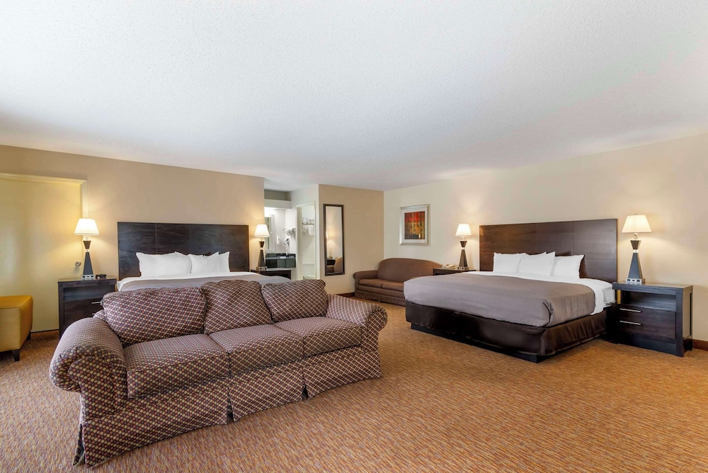 Suite, Multiple Beds, Non Smoking photo 1