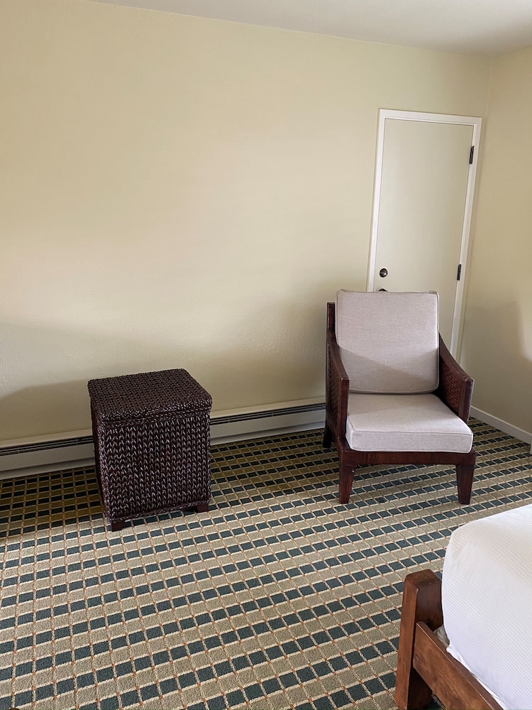 Deluxe Room, 1 King Bed, Balcony photo 3