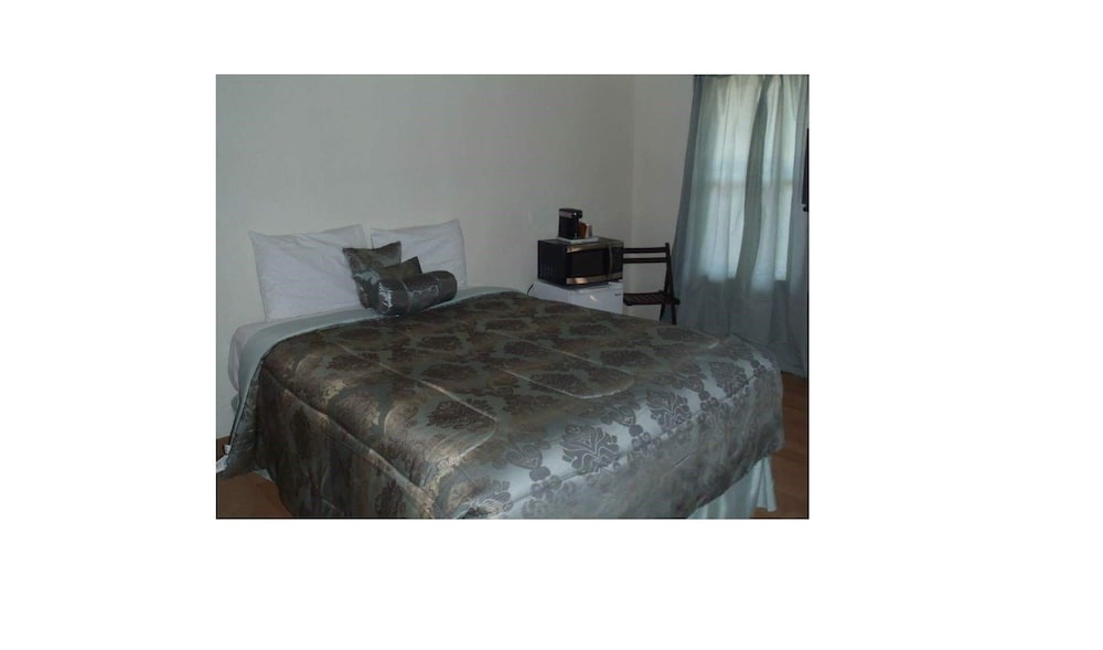 Standard Room, 1 Queen Bed photo 1