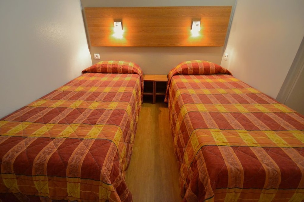Standard Room, 2 Twin Beds photo 3