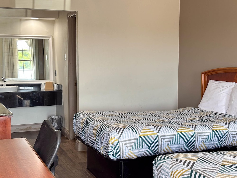 Standard Room, 2 Double Beds, Non Smoking, Refrigerator & Microwave - Photo 3