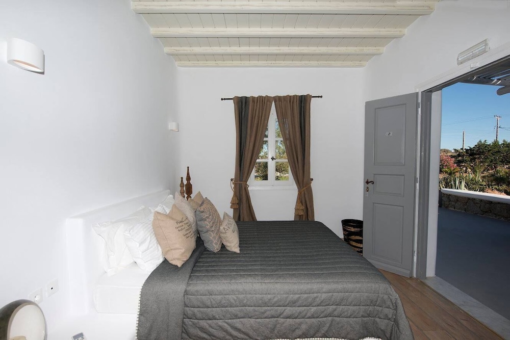 Studio (2 Adults)