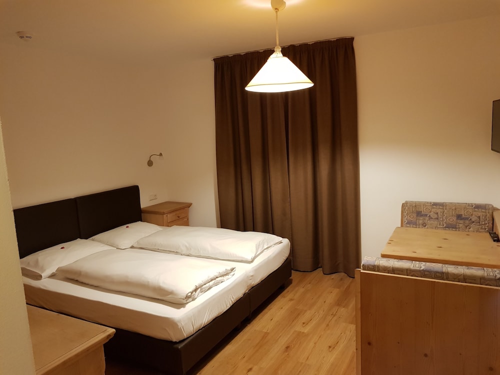 Basic Double Room photo 2