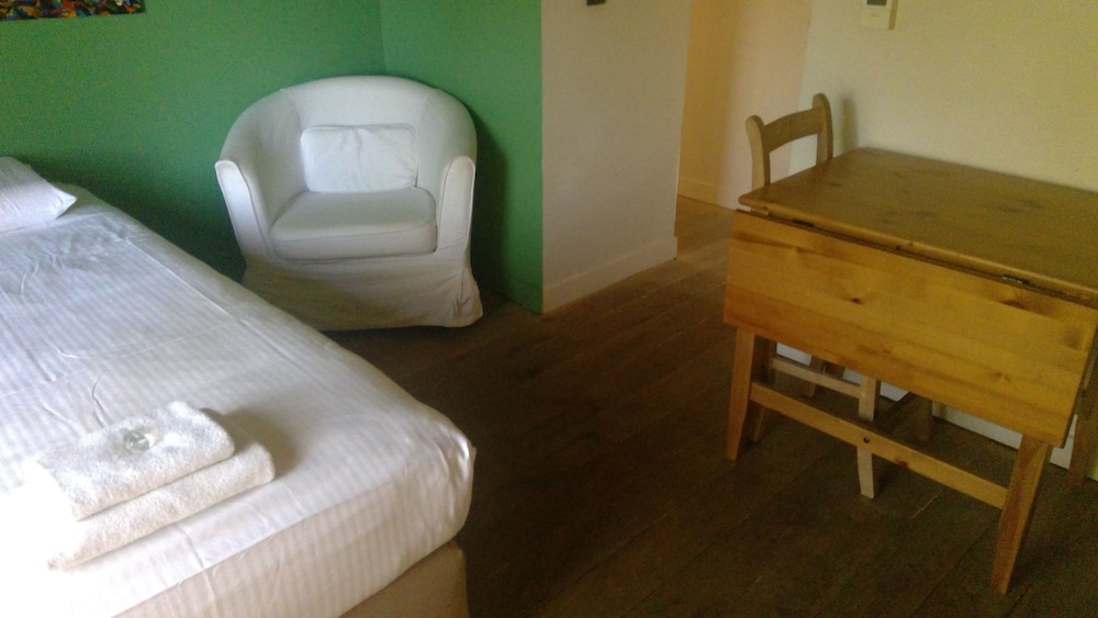 Single Room photo 3