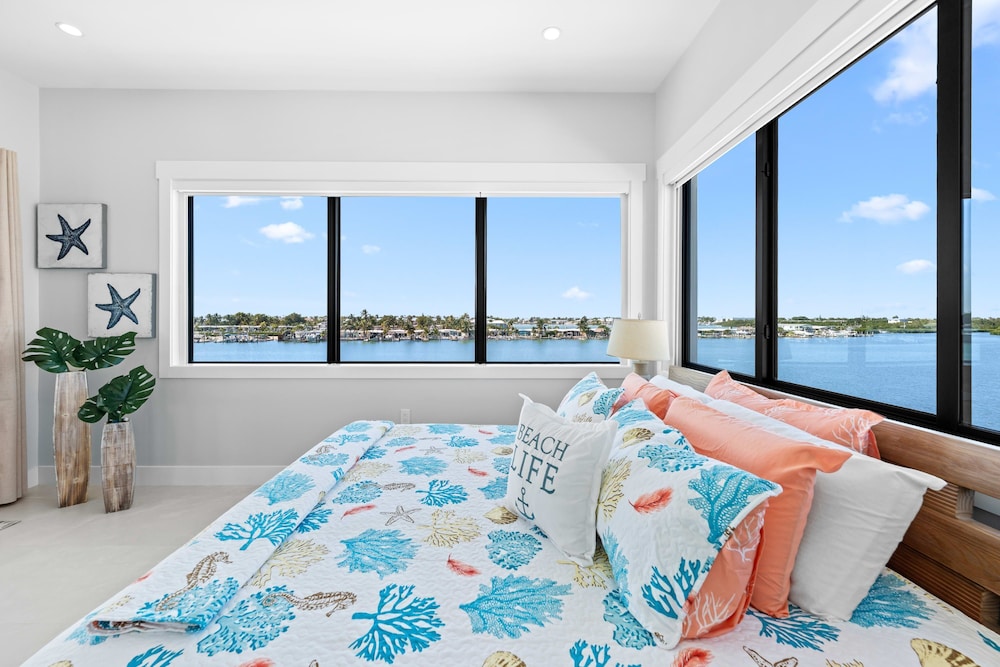 Luxury Seaside Escape ~ Heated Pool w Jacuzzi ~ Elevator ~ Dock ~ Scenic Views, Billede 48