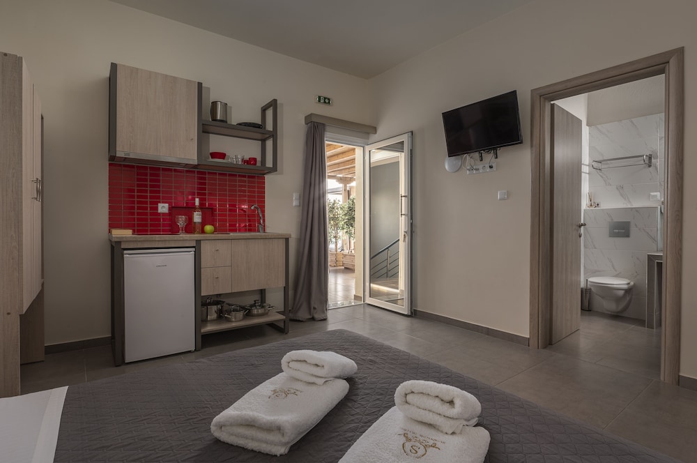 Deluxe Double Room - Photo 10