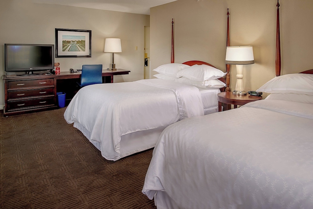 Premium Room, 1 King Bed with Sofa bed - Photo 10