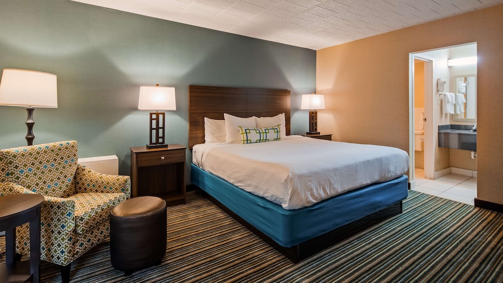Standard Room, 1 King Bed, Non Smoking - Photo 3