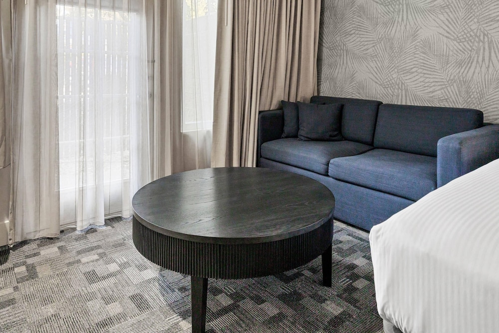 Suite, Multiple Beds, Non Smoking - Photo 3