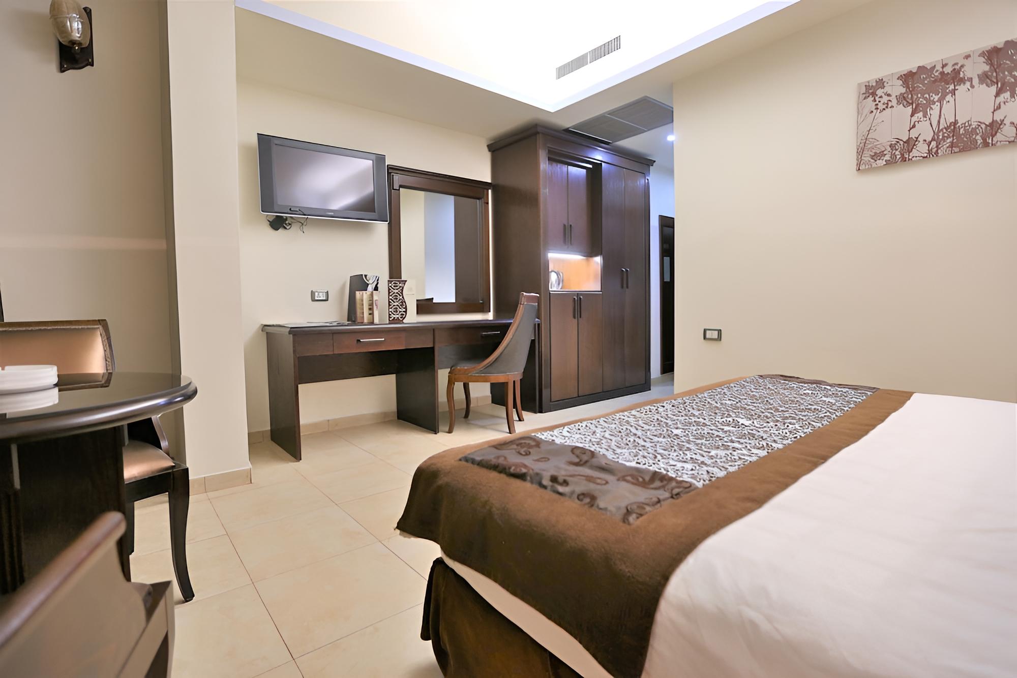 Double Room - Photo 3