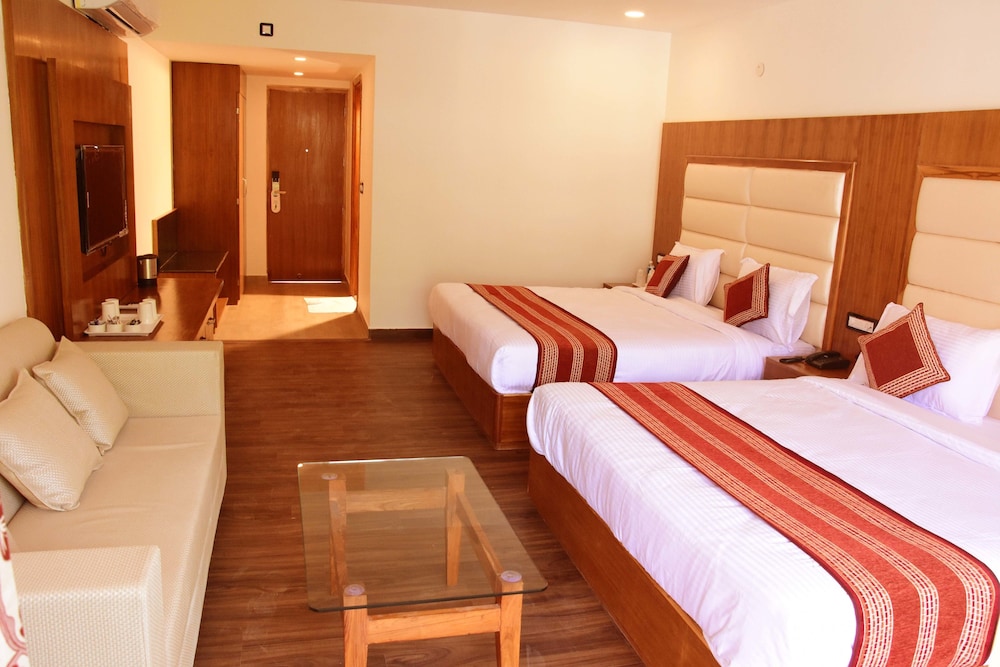 Family Suite (with Banganga / Helipad Drop) photo 3